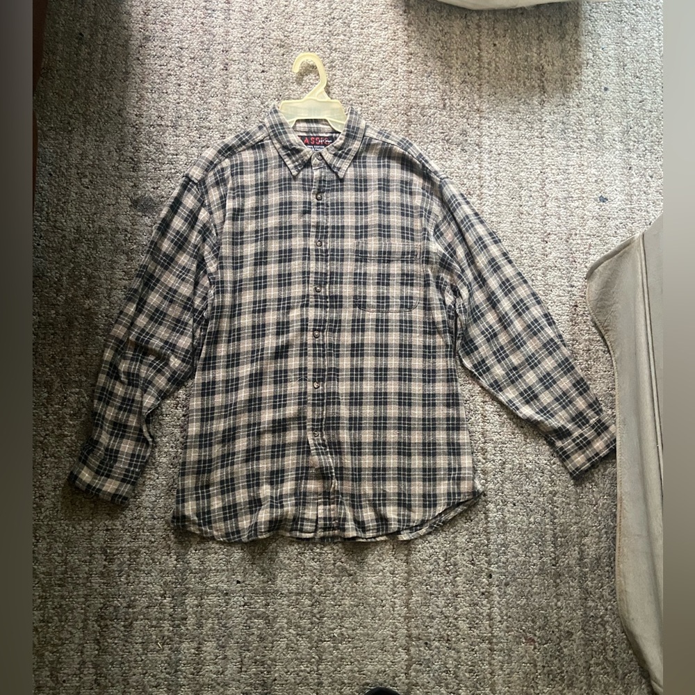 Classic plaid collard shirt size:L accepting any offers!!!